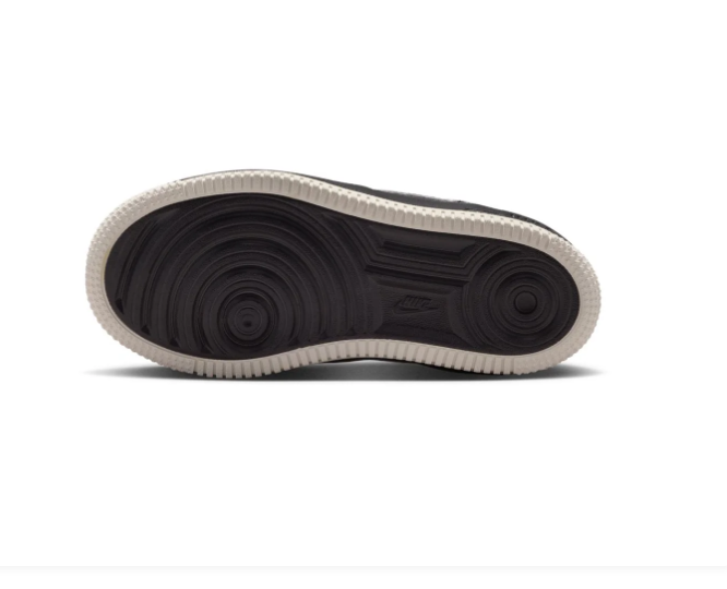 Nike Low-Top Sneakers – Black & Cream with Textured Details