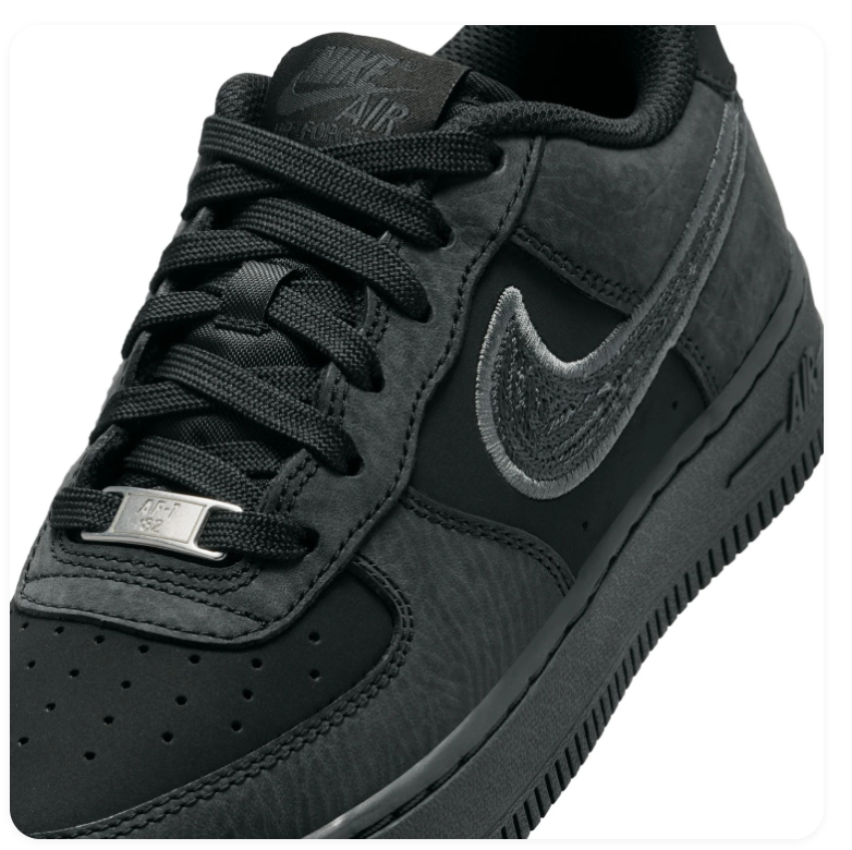 Nike Low-Top Sneakers – Black & Charcoal with Outlined Swoosh