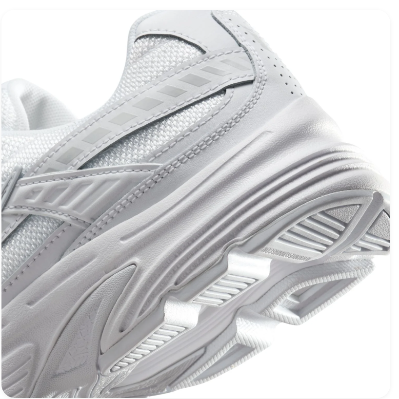 Nike Sneakers – White & Silver