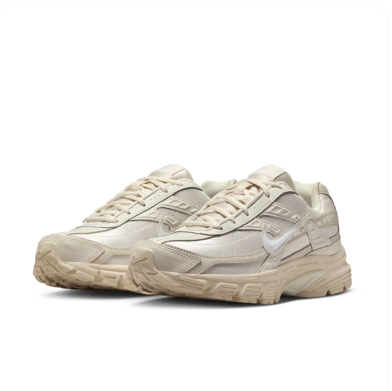 Nike Sneakers – Cream & Beige