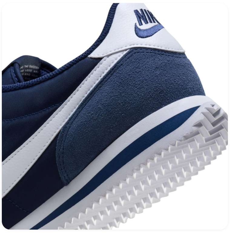 Nike Low-Top Sneakers – Navy & White