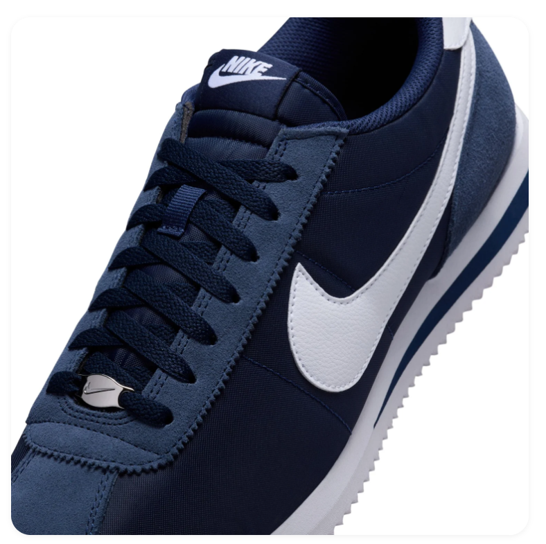 Nike Low-Top Sneakers – Navy & White