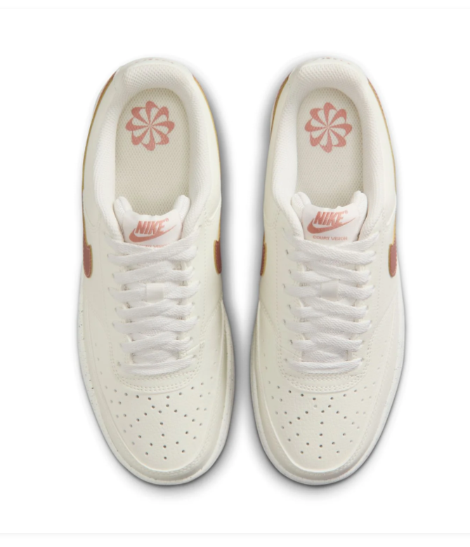Nike Low-Top Sneakers – Cream & Rose Pink