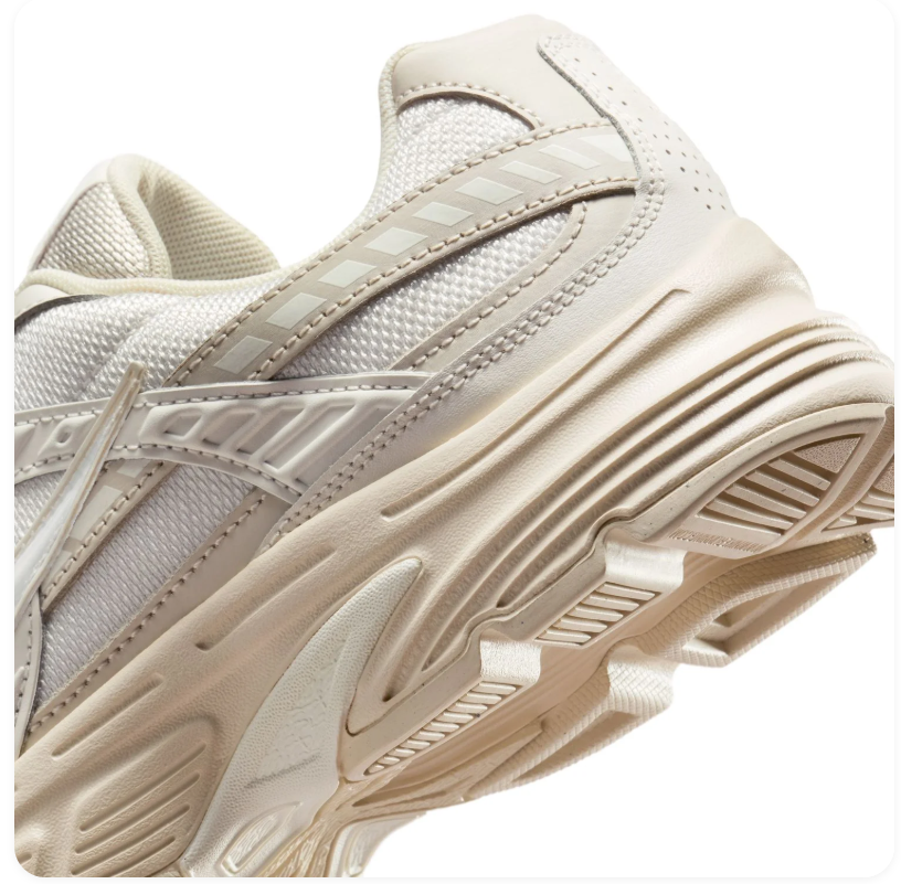Nike Sneakers – Cream & Beige