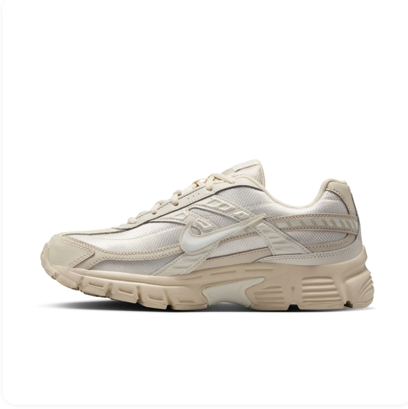 Nike Sneakers – Cream & Beige