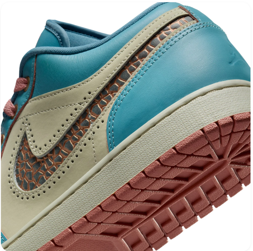Nike Low-Top Sneakers – Teal, Cream & Pink