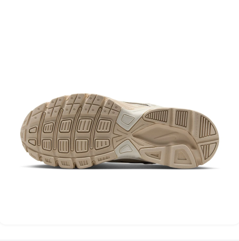 Nike Sneakers – Cream & Beige
