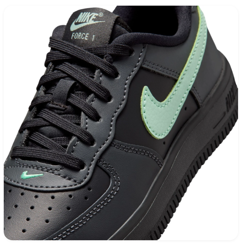 Nike Low-Top Sneakers – Black with Mint Green Swoosh