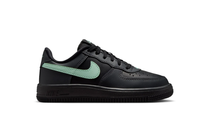 Nike Low-Top Sneakers – Black with Mint Green Swoosh