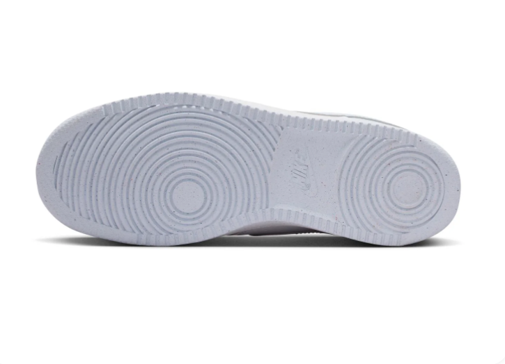 Nike Low-Top Sneakers – White & Pale Blue